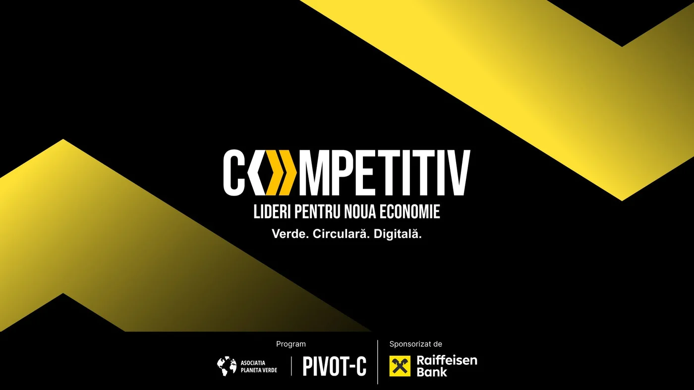 Imaginea este un material promoțional cu un design simplu și impact vizual puternic. Iată o descriere detaliată:  Text principal: „COMPETITIV LIDERI PENTRU NOUA ECONOMIE” Subtitlu: „Verde. Circulară. Digitală.” Acest mesaj sugerează un program dedicat formării liderilor pentru o economie sustenabilă, axată pe ecologie, reciclare și digitalizare.  Elemente grafice: Două săgeți galbene orientate în direcții opuse, pe un fundal negru, simbolizând probabil schimbarea, direcții strategice sau dinamismul noii economii.  Text suplimentar (în partea de jos):  „Program ASOCIAȚIA PLANETA VERDE PIVOT-C” „Sponsorizat de Raiffeisen Bank” Acestea indică organizatorul și sponsorul programului.